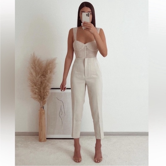 Zara Pants - Zara High Rise Slim Tapered Ankle Trousers White Classy Bloggers Fav size medium